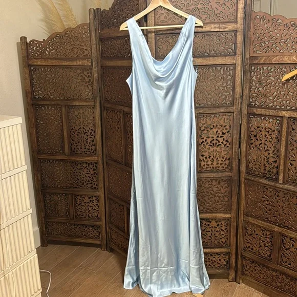 NEW NWT Reformation Annabelle 100% Silk Maxi Dress Horizon Light - Picture 2 of 3